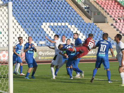 «Дружба» обыграла «Севастополь» и сохранила второе место в турнирной таблице