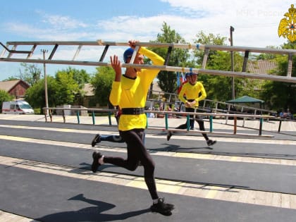 МЧС России поздравляет сотрудников с 85-летием со дня основания пожарно-спасательного спорта