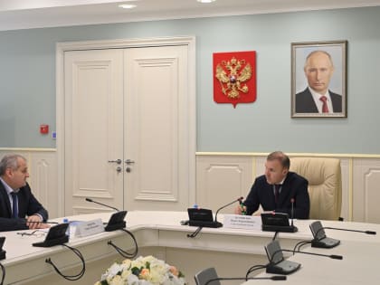 Глава Адыгеи провел встречу с руководителем отделения Соцфонда по республике