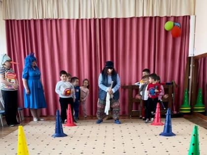 В целях повышения интереса детей к изучению правил дорожного движения и распространения педагогического опыта для  воспитанников  детского сада №3 г. Адыгейска состоялось театрализ