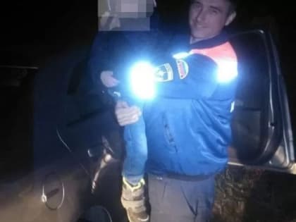 Новороссийские спасатели при помощи скотча освободили ребенка из заблокированного авто