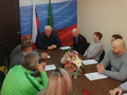 Депутат Госдумы от Адыгеи Мурат Хасанов провел встречу с тренерами и руководителями спортивных учреждений региона