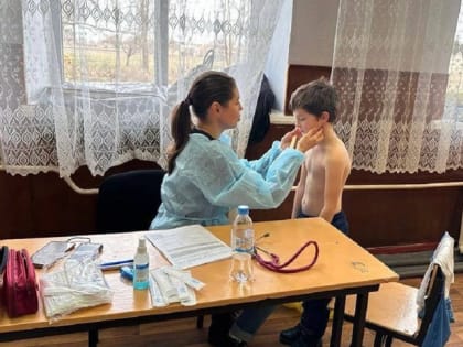 Педиатрическая бригада из Адыгеи работает в Геническом районе