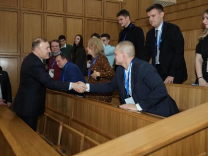 Мурат Кумпилов встретился в Москве с выпускниками и студентами МГУ из Адыгеи