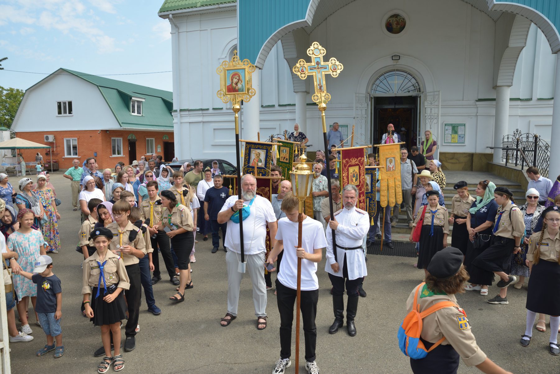 В майкопе прошел. Крестный ход в Майкопе. Крестный ход в Хмельницкой области. Крестный ход в Курской губернии. Кострома – центр епархии.