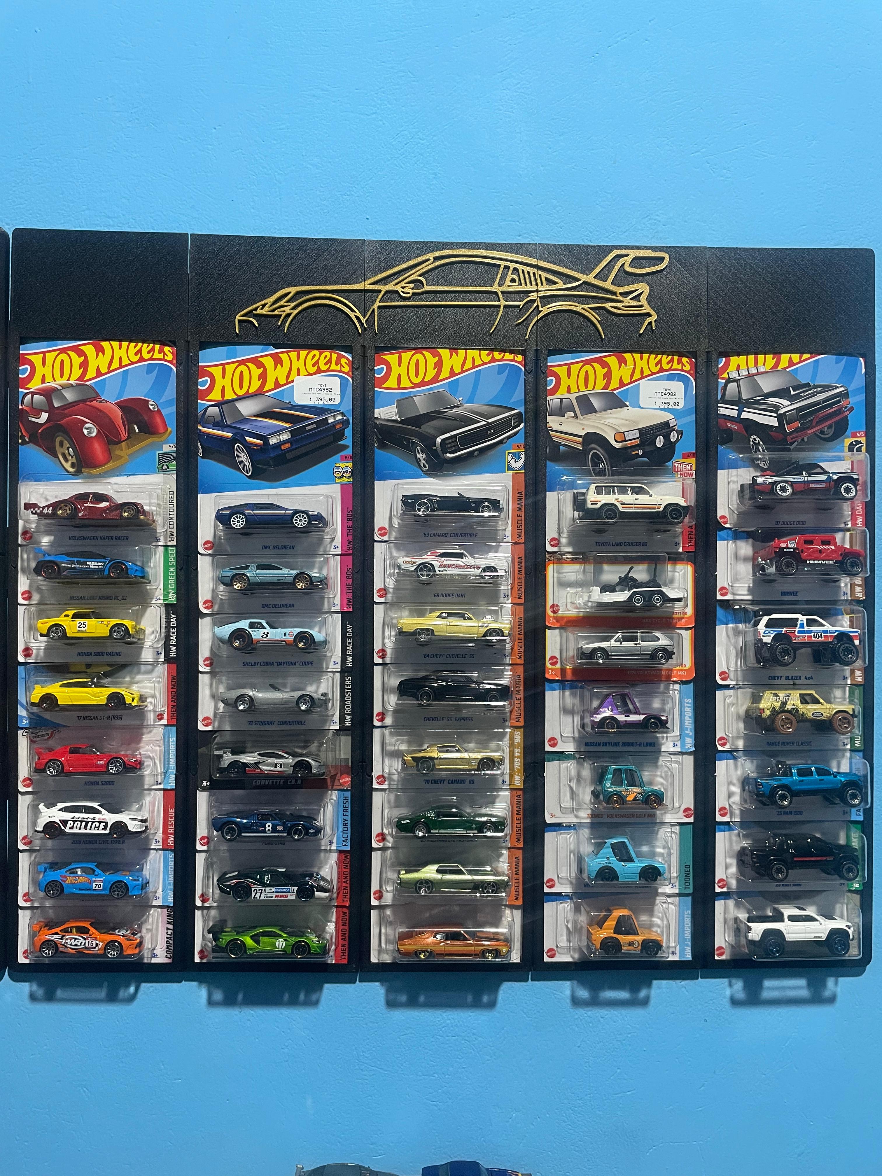 Estantería personalizada para 50 carros Hot Wheels con blister