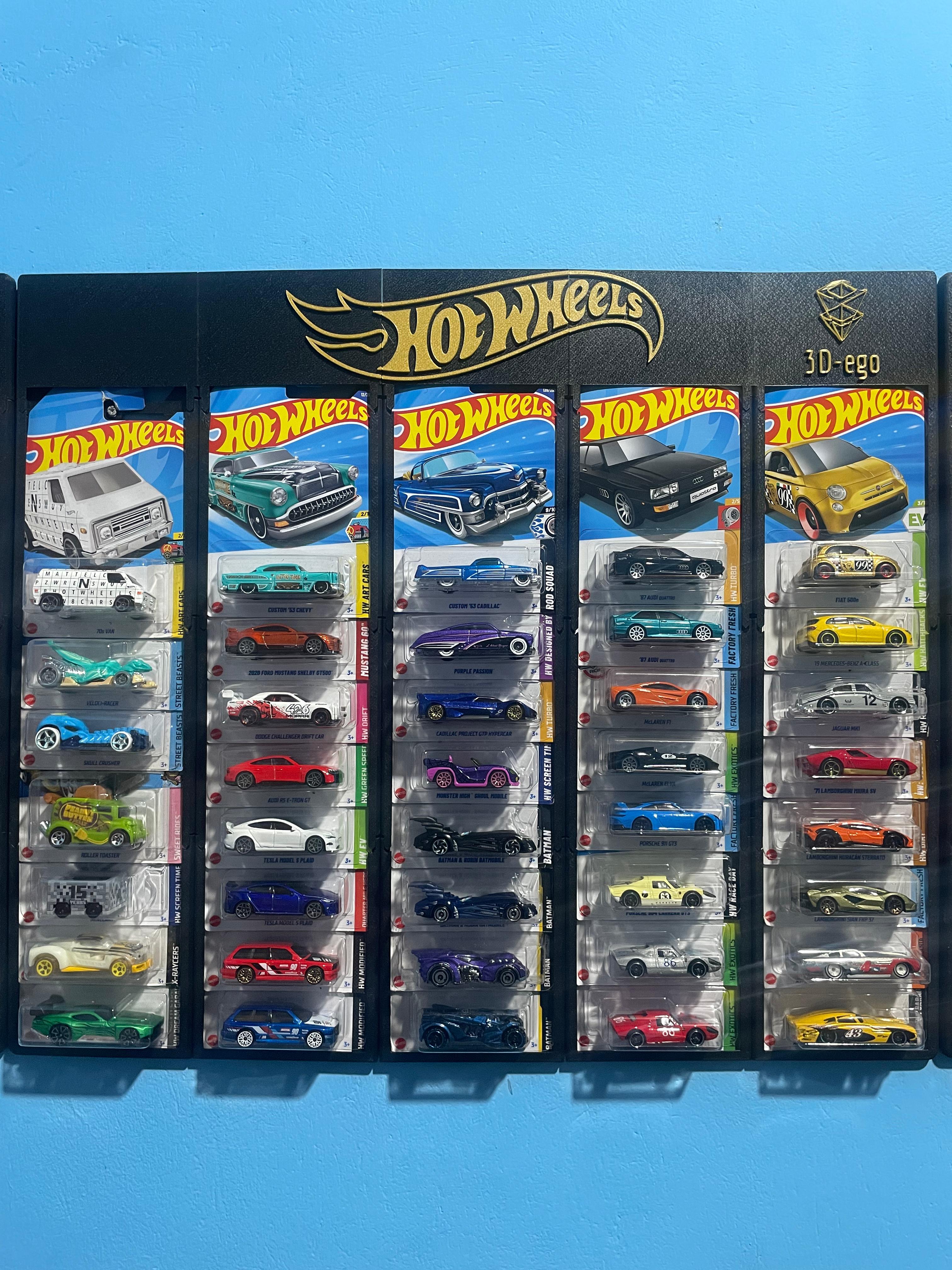 Estantería personalizada para 50 carros Hot Wheels con blister