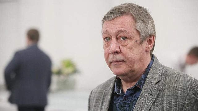 «Ефремов - не олигарх»: адвокат Ефремова прокомментировал отказ семьи погибшего водителя принять помощь от семьи актера