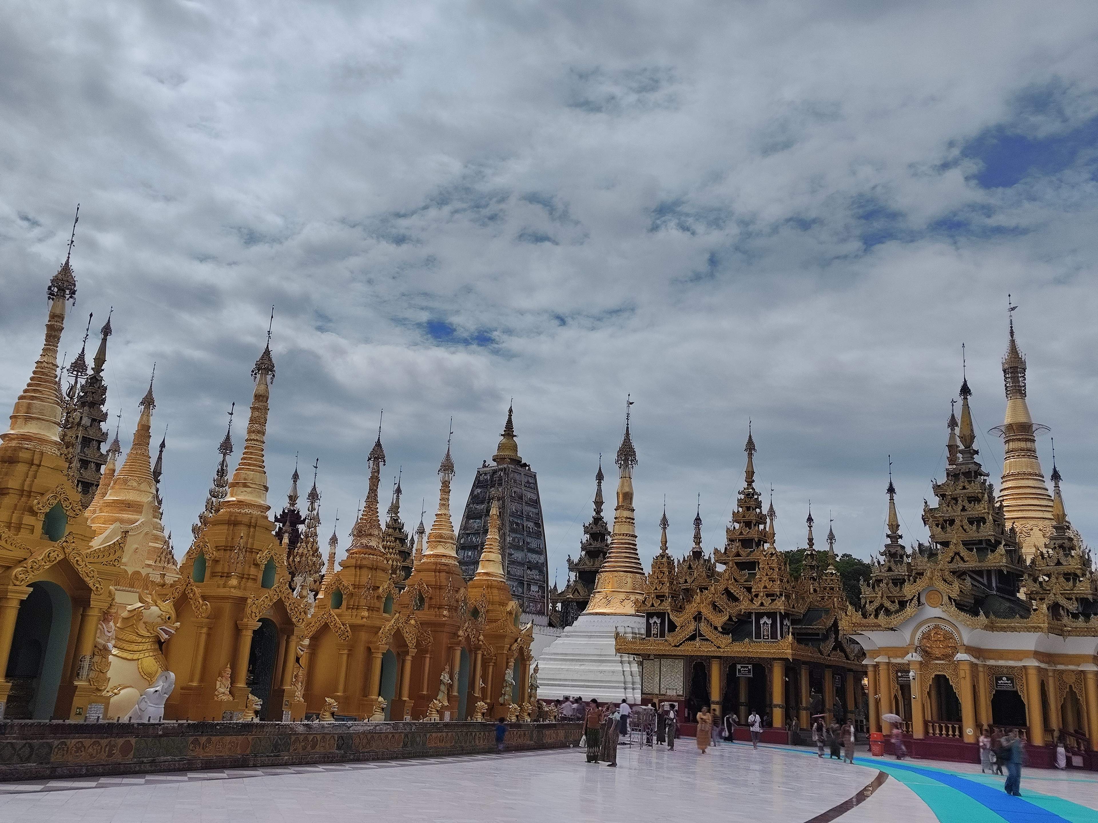 Bagodas_On_Shwedagon_Yin_Byin