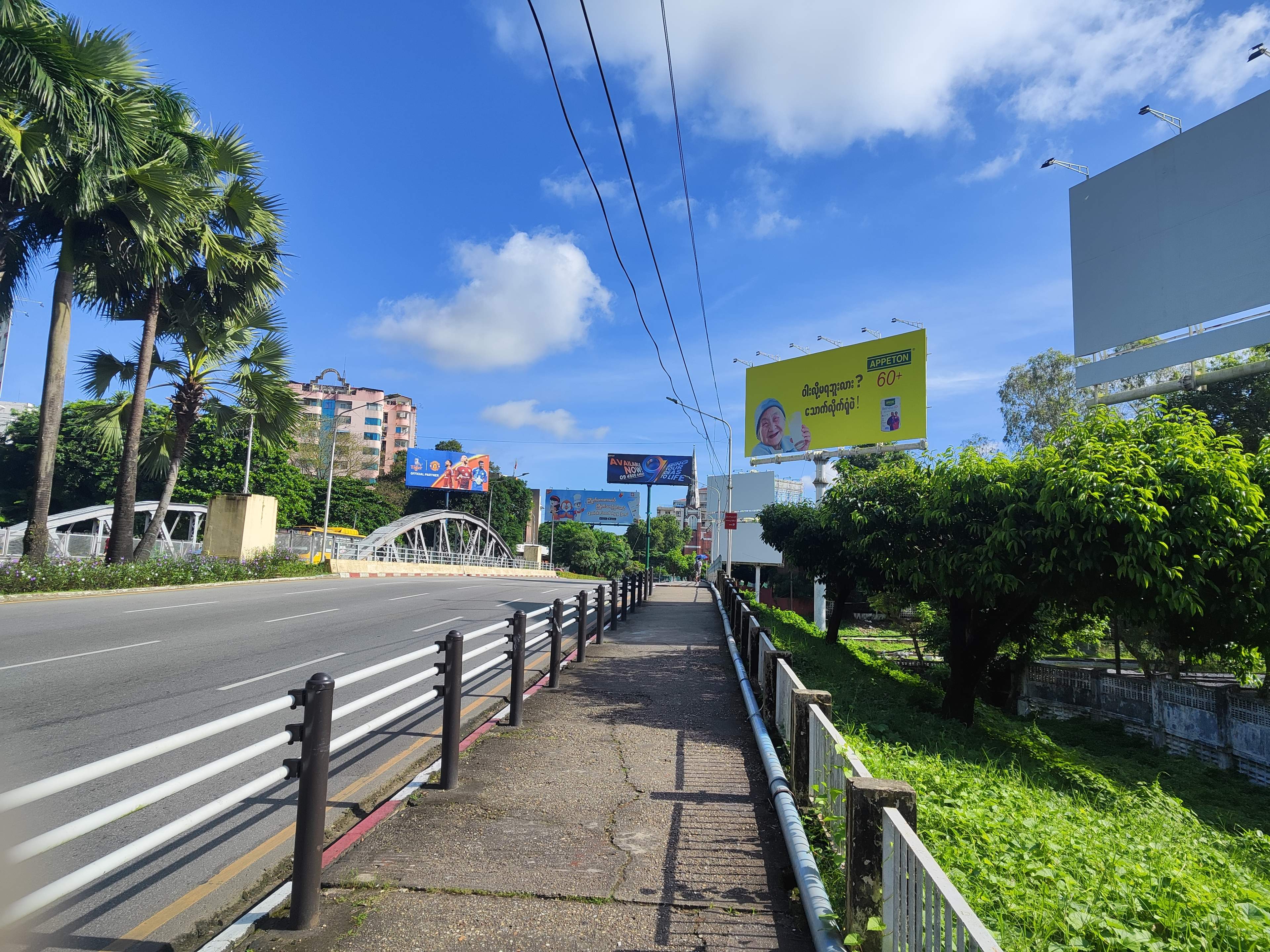 sunny_walk_across_the_overpass