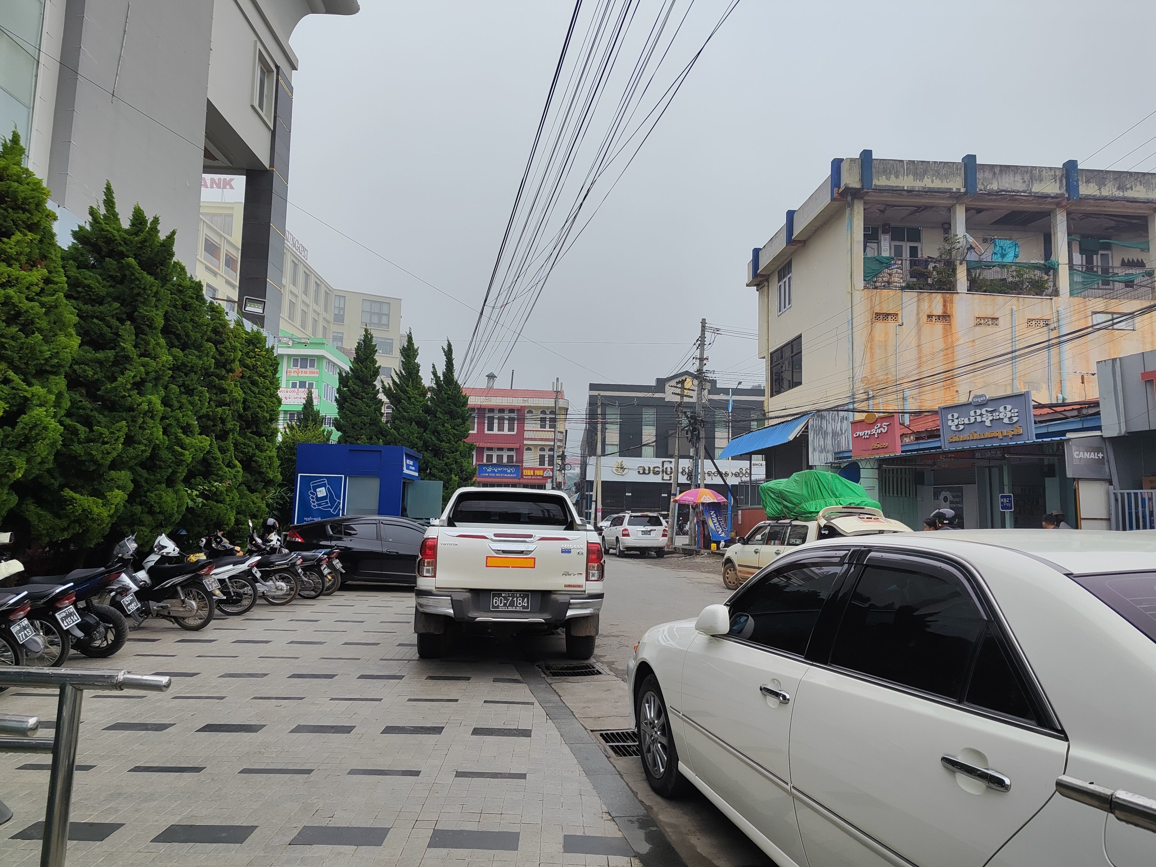 the_road_view_beside_kbz_bank