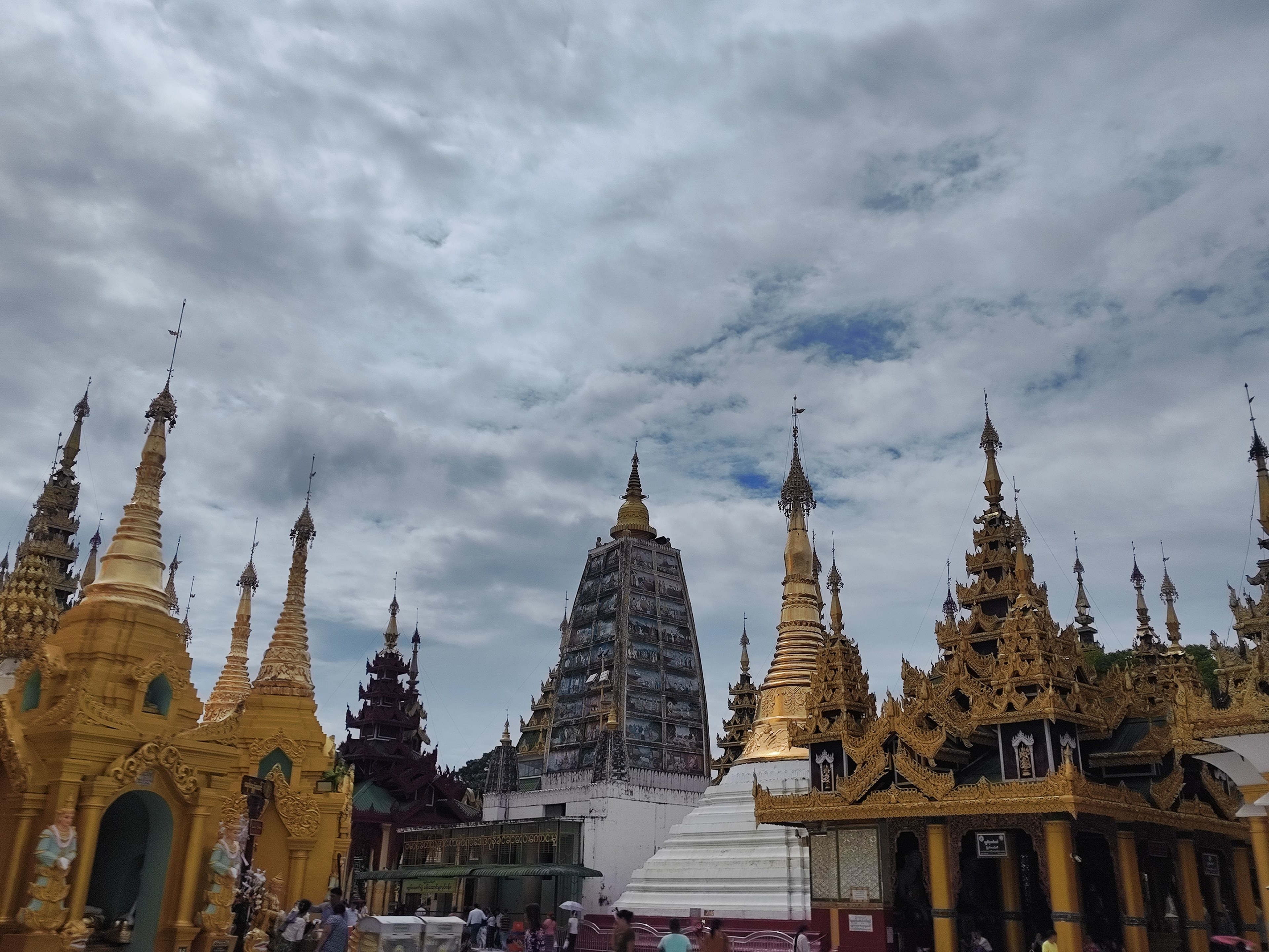 pagodas_on_shwe_dagon_yin_byin