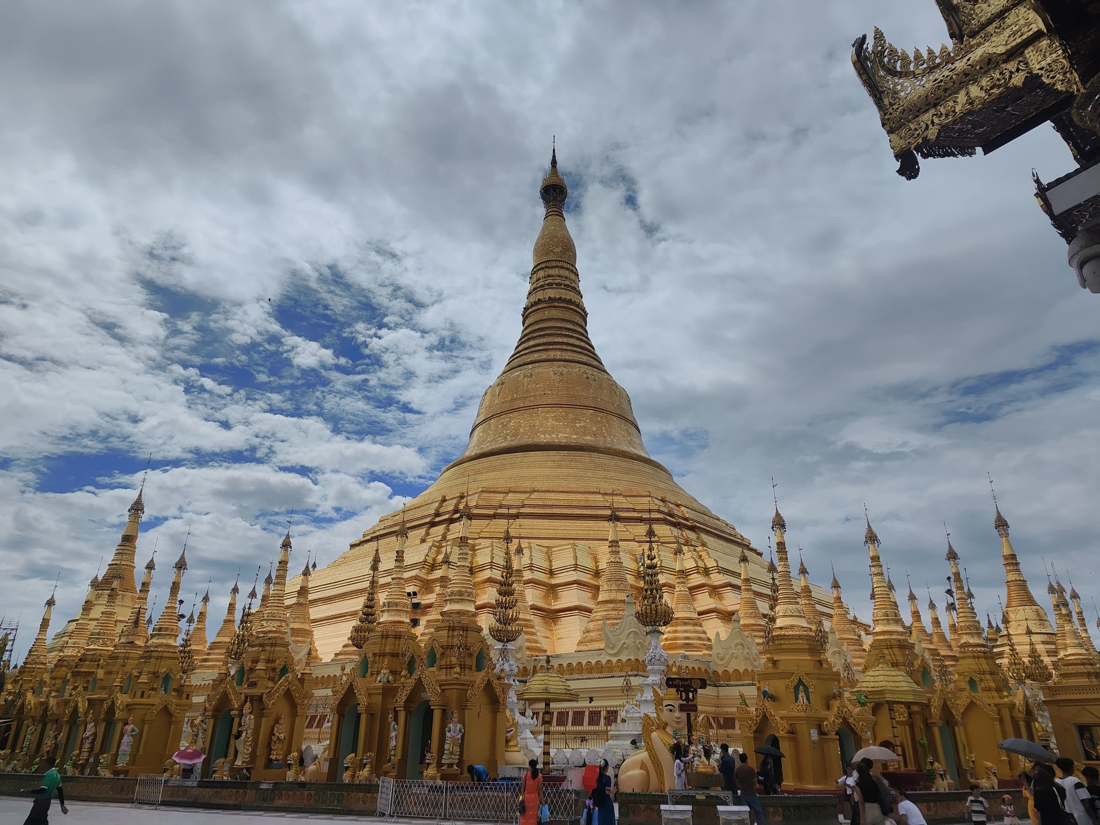 Shwe_Da_Gon Closed_up