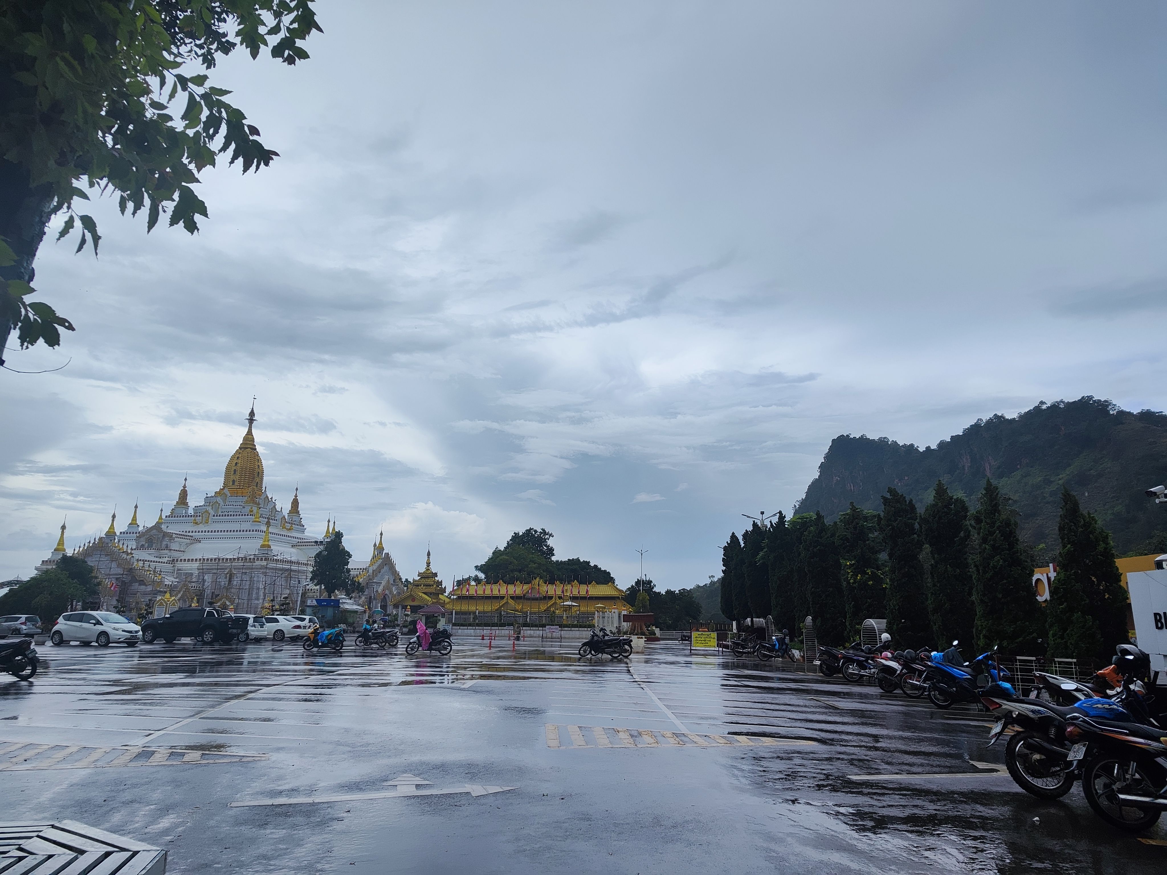 rainy_day_scene_at_sulamuni