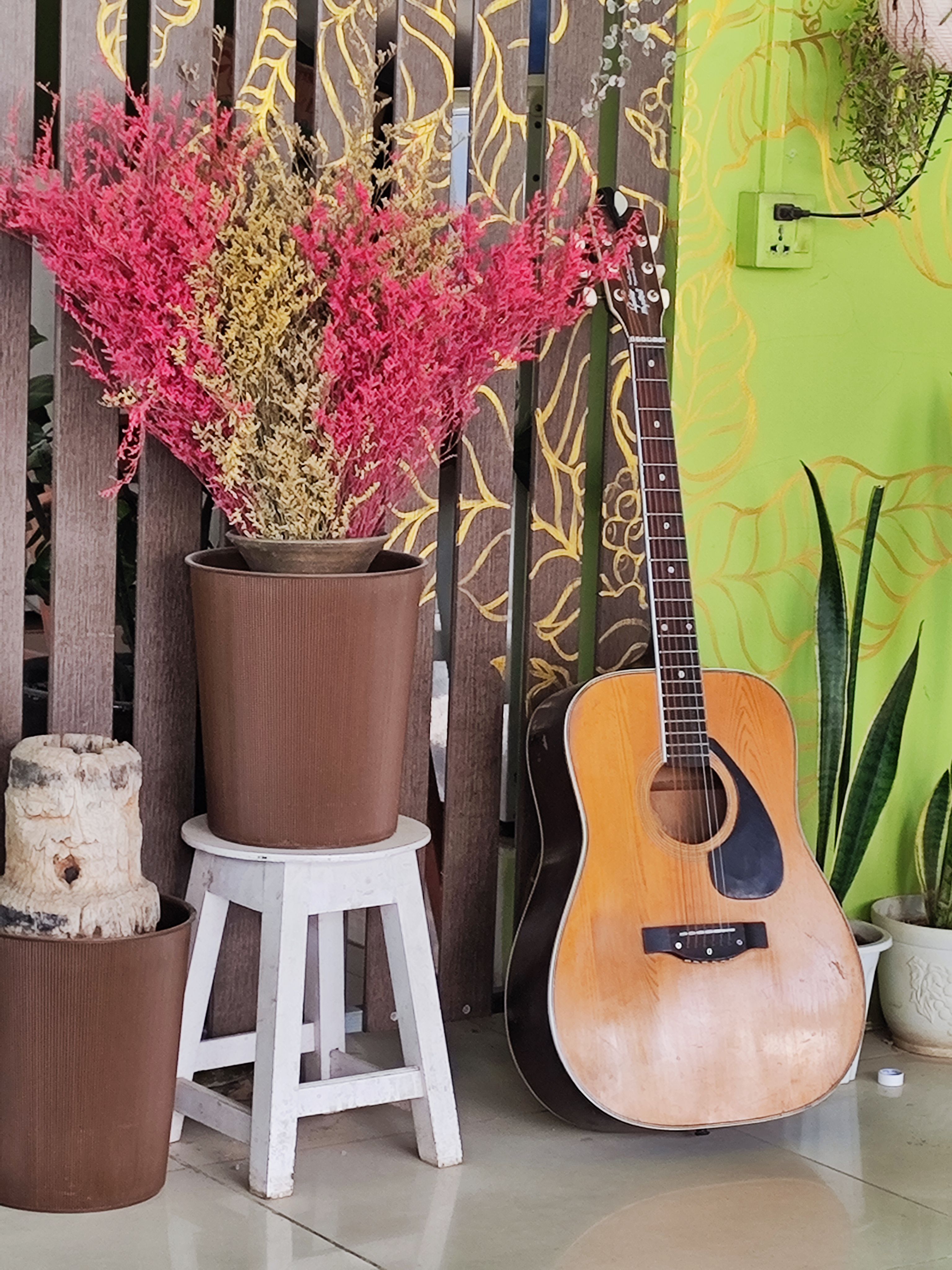 guitar_in_the_corner