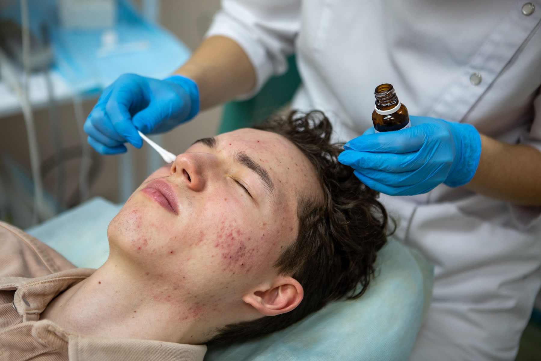 How to Build a Healthy Skin-Care Routine
