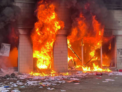 Le Parisien: Объем убытков от массовых беспорядков во Франции может быть равен €1 млрд