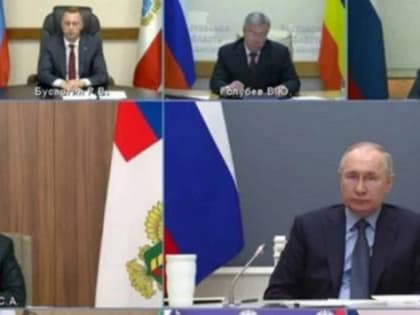 Владимир Путин посетил совещание с отечественными аграриями в день продления зерновой сделки