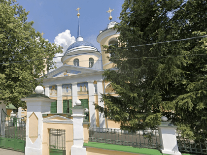 Проверка состояния дороги к церкви в Акулово