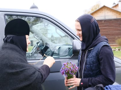 Игумения Олимпиада с воспитанницами пансиона посетила скит в Матвеевке