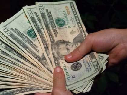 Платежная система «Золотая корона» отказалась от зарубежных переводов с карт некоторых банков