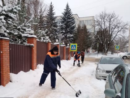 В Рузском округе убирают снег