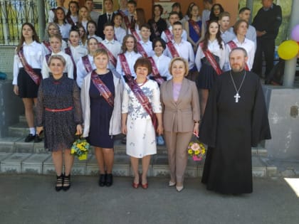 Последние звонки прозвенели во всех школах Можайского городского округа