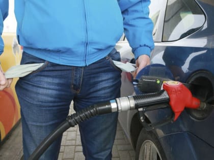 Автомобилисты негодуют: бензин снова поднялся в цене