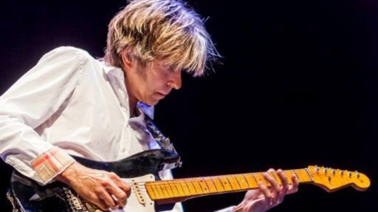 Eric Johnson Joins D’Addario Fretted Artist Roster