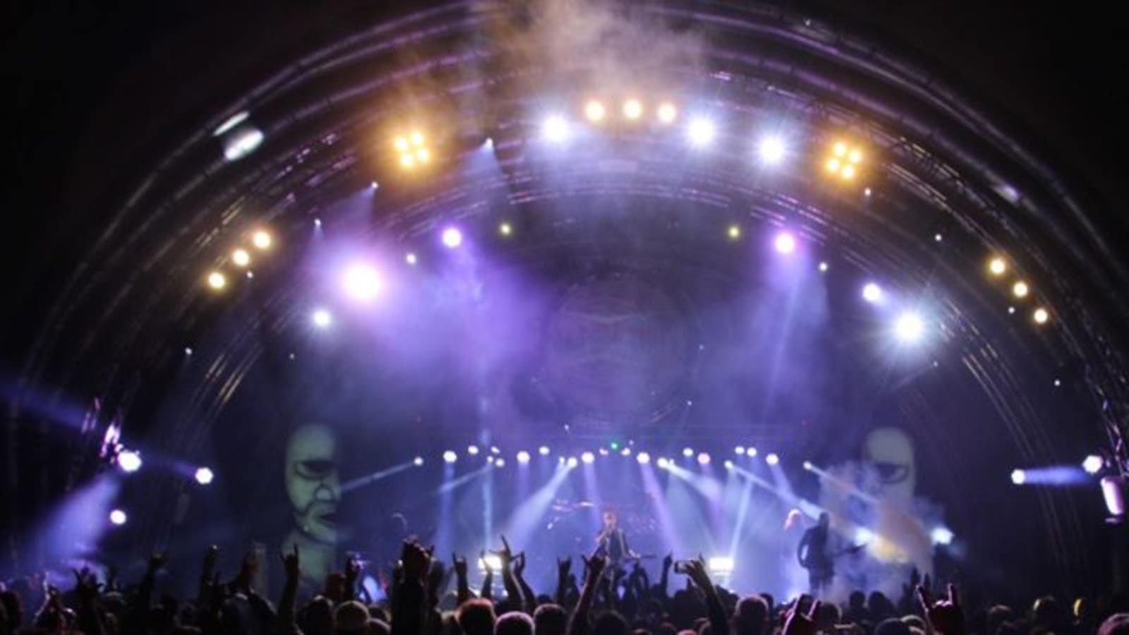 Pink Floyd Tribute Band “Eclipse” Creates Stage Presence with Chauvet Professional