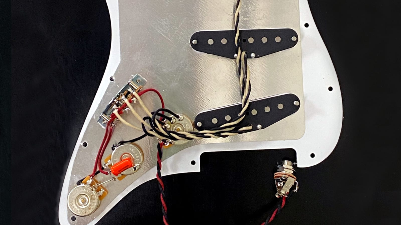 AxLabs Hardware Launches with the Habanero Loaded Pickguard