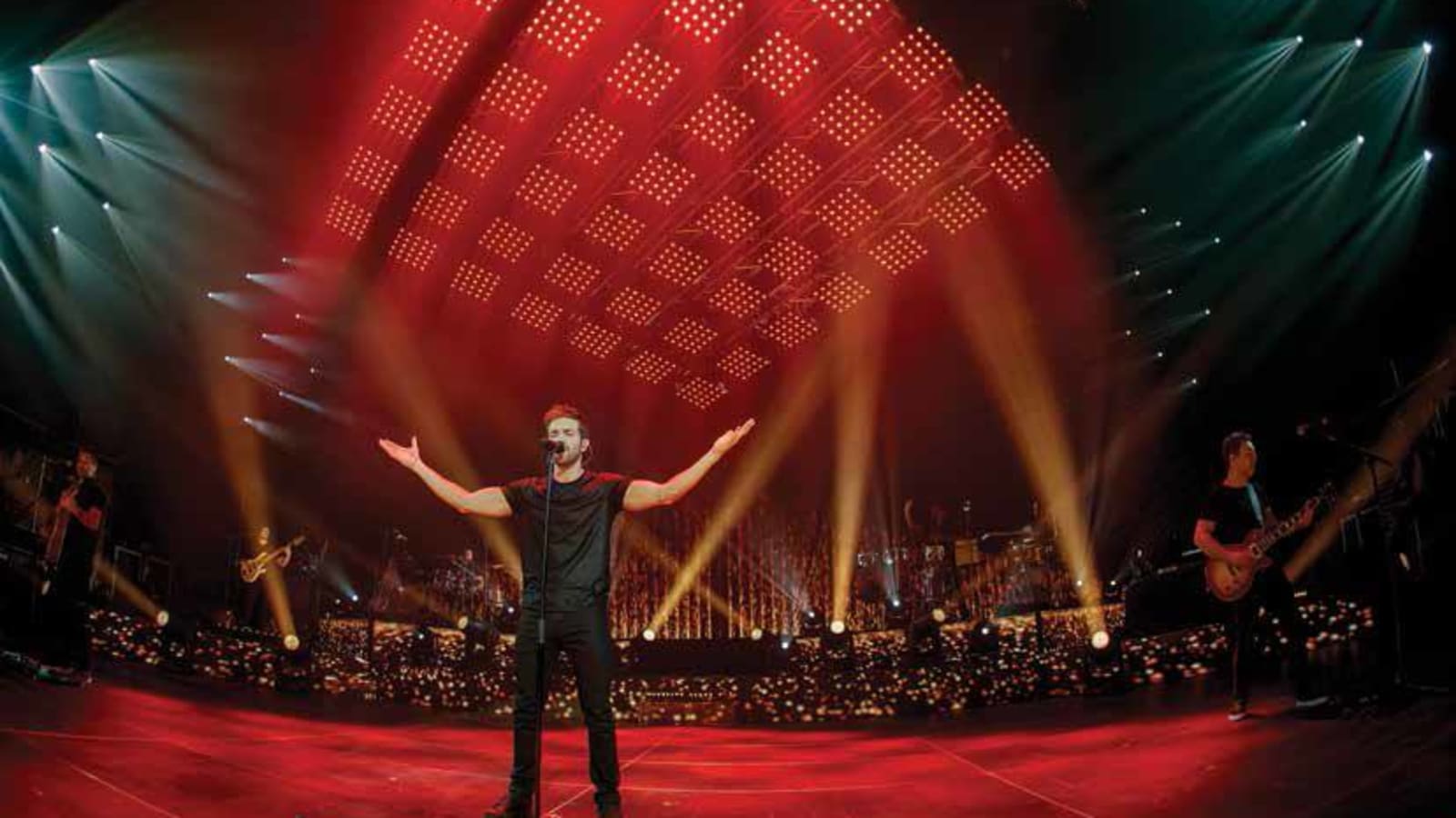 Alborán Uses CHAUVET Professional Fixtures on his Prometo Tour