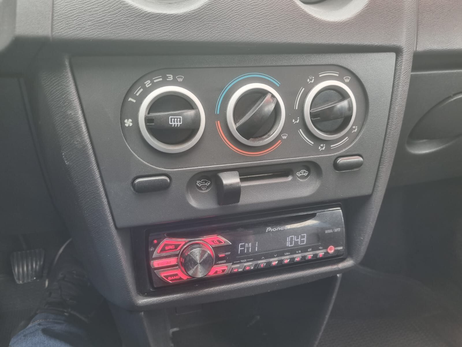 PRISMA MAXX 1.4 2011 PRATA C/ DIREÇÃO HID