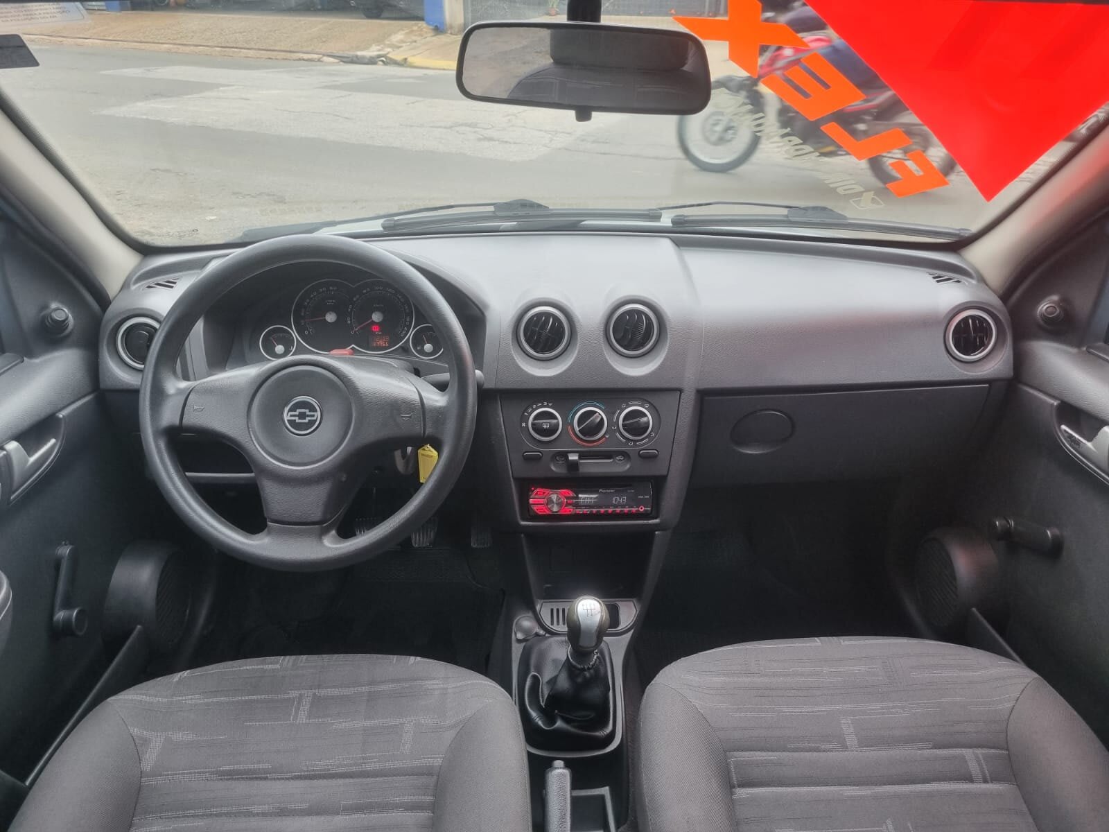 PRISMA MAXX 1.4 2011 PRATA C/ DIREÇÃO HID