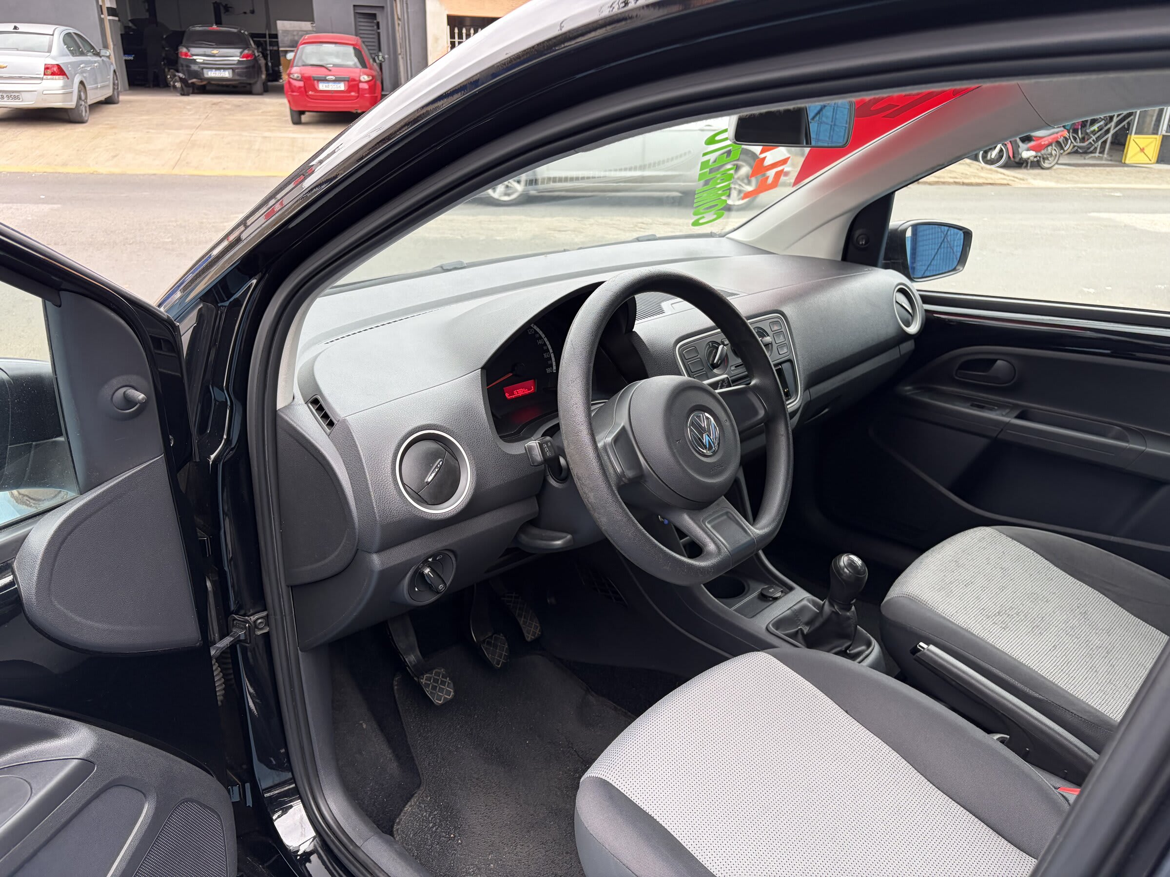 VW - UP TAKE 1.0 FLEX 2015 COMPLETO