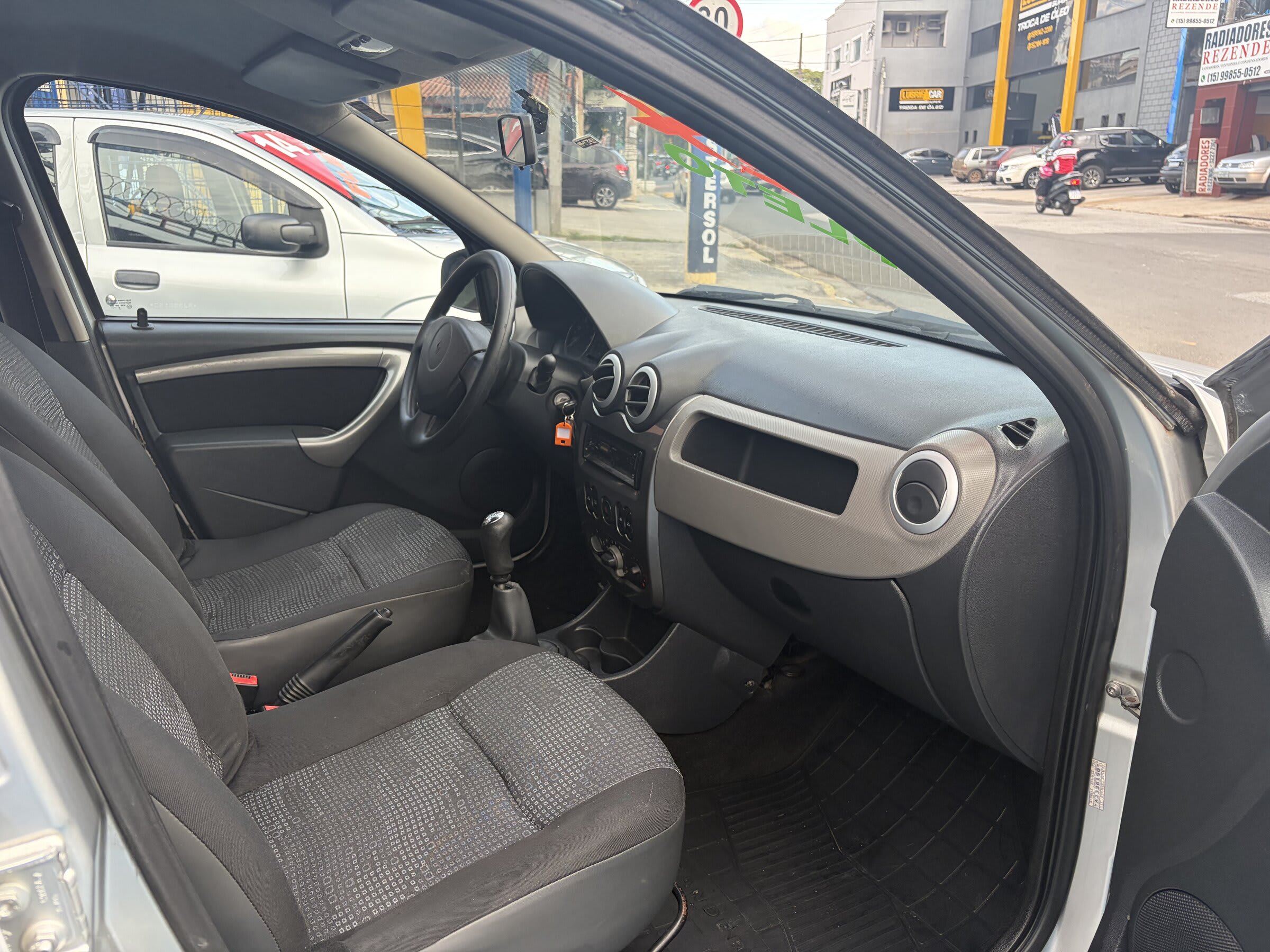 SANDERO EXPRESSION 1.6 2010 PRATA COMPLETO
