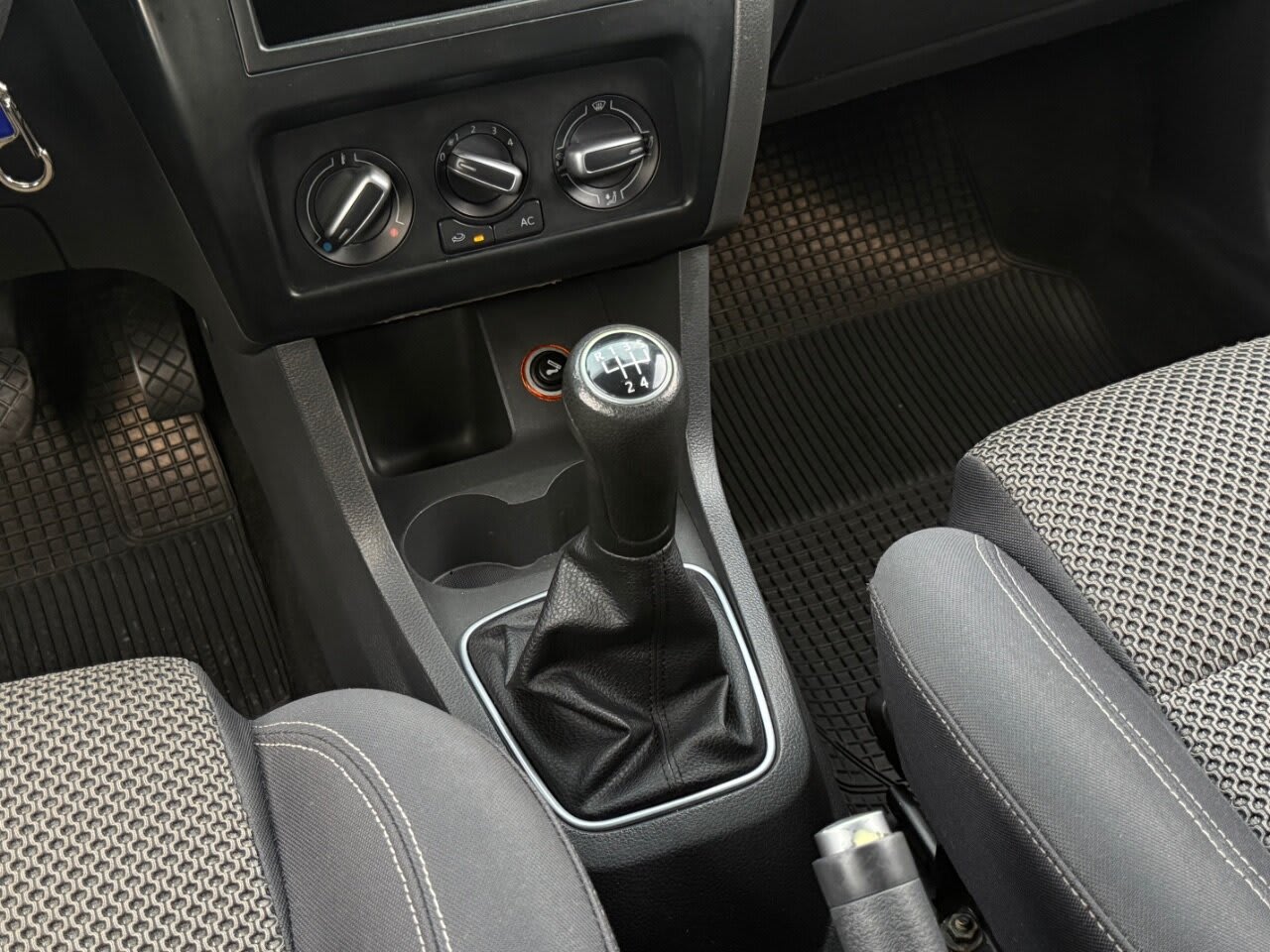 SPACEFOX SPORTLINE 1.6 2011 COMPLETO