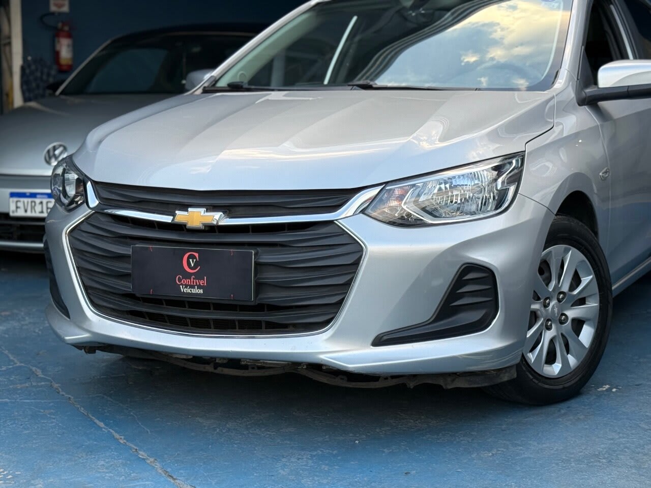 ONIX PLUS LT 1.0 2023 COMPLETO