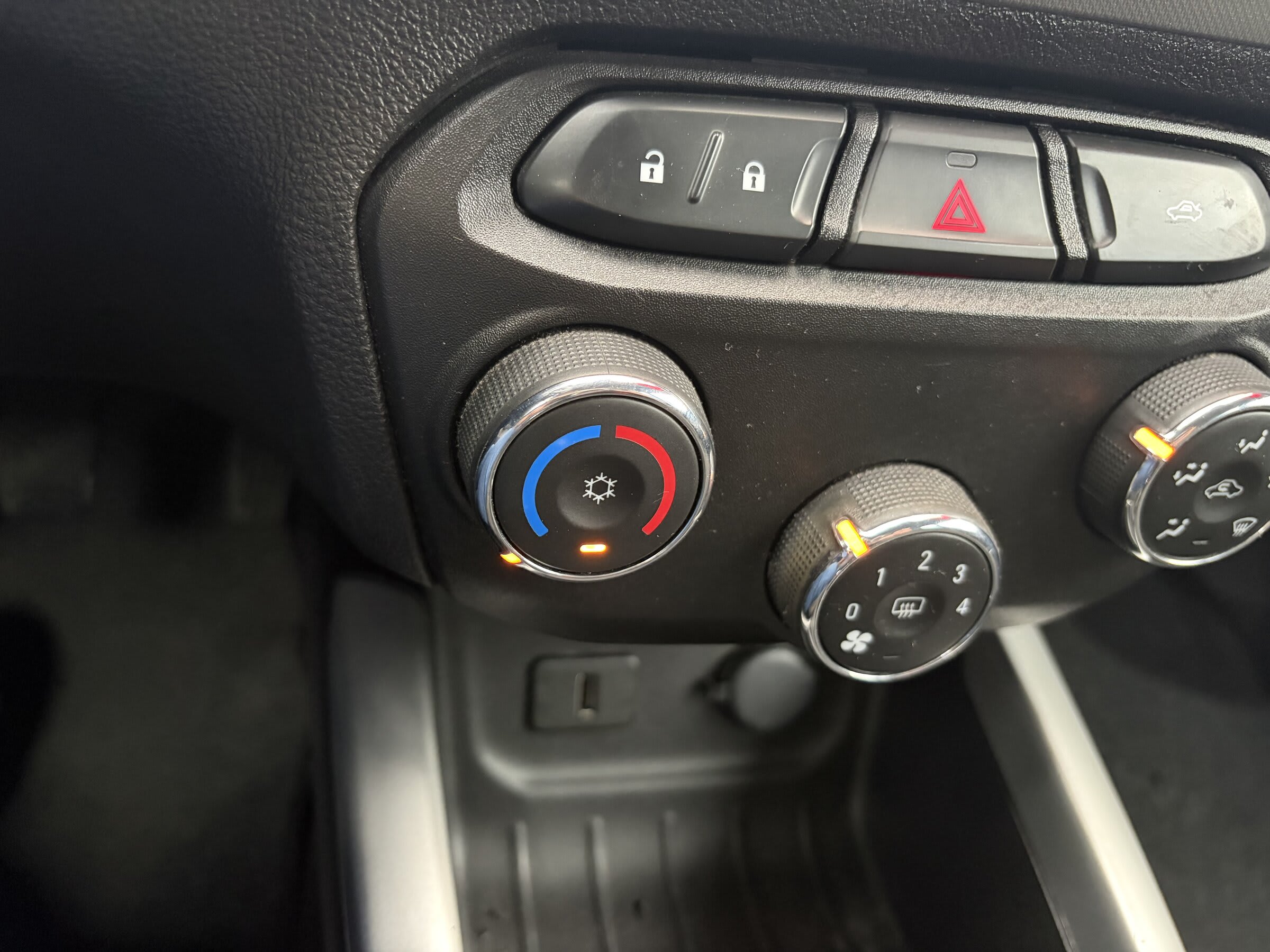 GM / ÔNIX LT 1.0 2019 COMPLETO