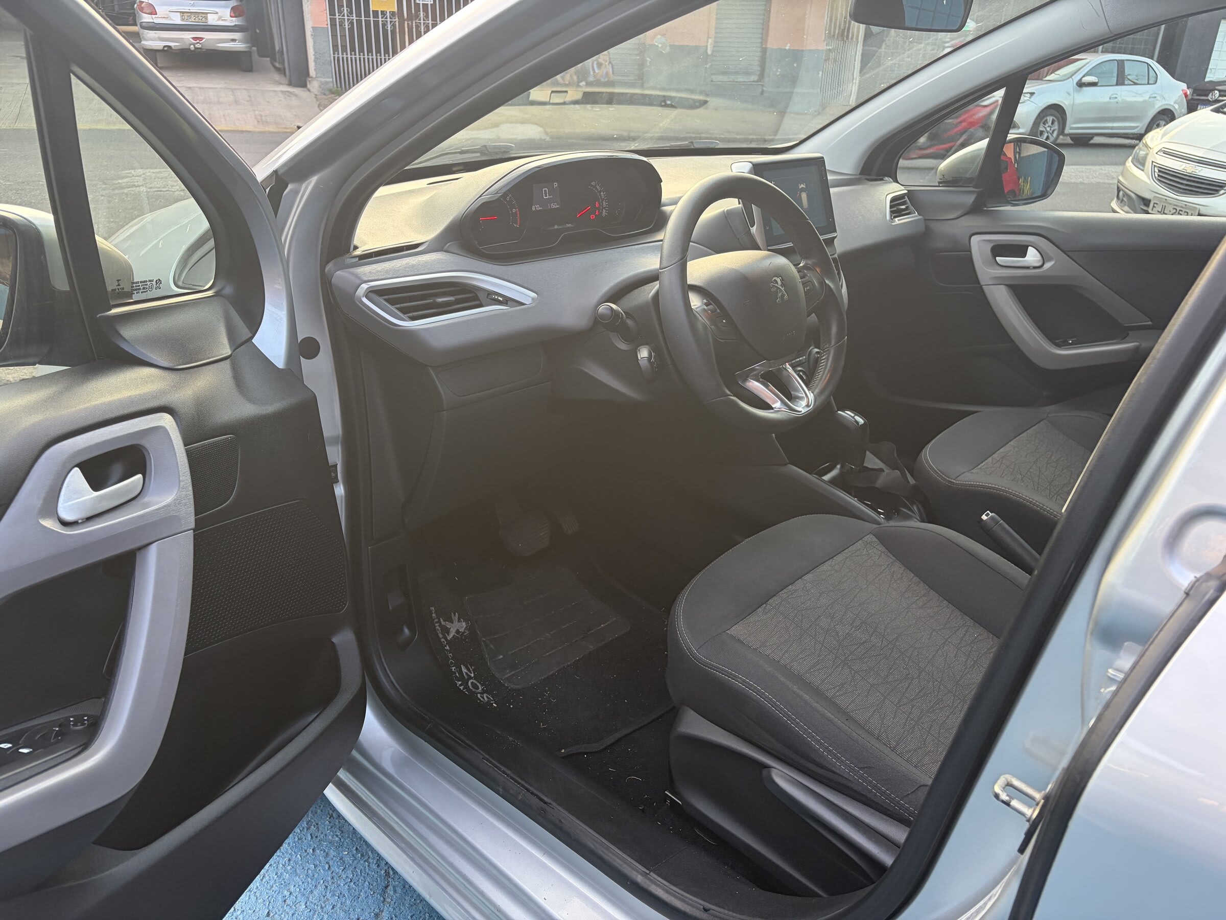 PEUGEOT 208 / ACTIVE 2019 AUTOMÁTICO