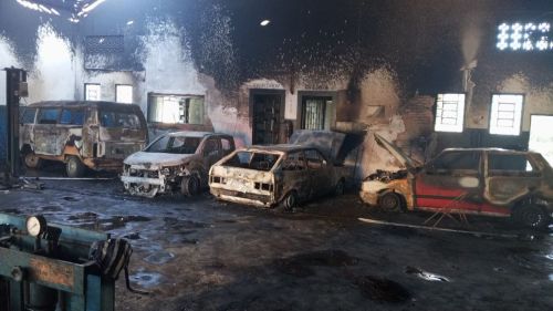 Incêndio atinge auto elétrica e destrói veículos em  Casa Branca