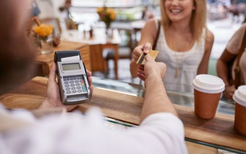 Compras Online Crescem no Brasil, Mas Preferência por Lojas Físicas Ainda Predomina