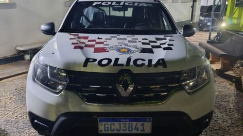 Mulher é flagrada com drogas durante patrulhamento no centro de Casa Branca