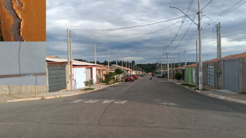Moradores reclamam de infiltrações e pisos quebrados nas casas populares da CDHU em Casa Branca