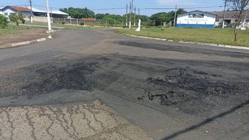 Morador reclama de buraco em bairro de Casa Branca