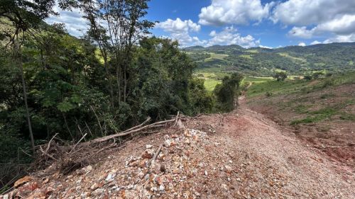 Operação da Polícia Militar Ambiental embarga área por desmatamento irregular em Águas da Prata