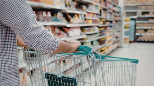 Consumo em supermercados cresce em fevereiro e setor aposta em alta nas vendas com a Páscoa