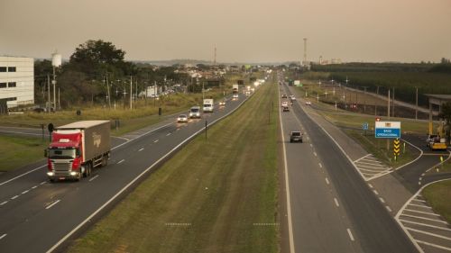 Rodovias: Renovias estima fluxo de mais de 639 mil veículos ao longo do feriado prolongado