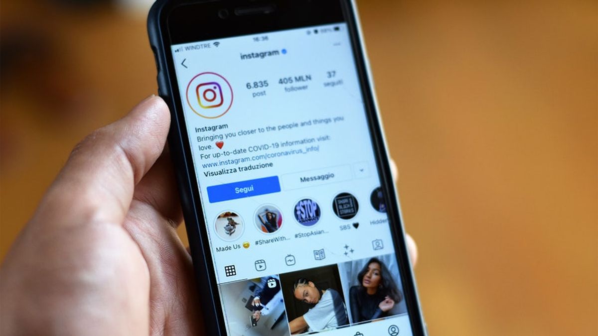 A user interacts with the Instagram application on a mobile device. Credit: Brian Ramirez (Pexels)