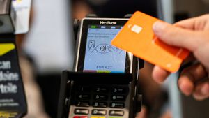 Illustration of a credit card being tapped for payment. Credit: a57.foxnews.com